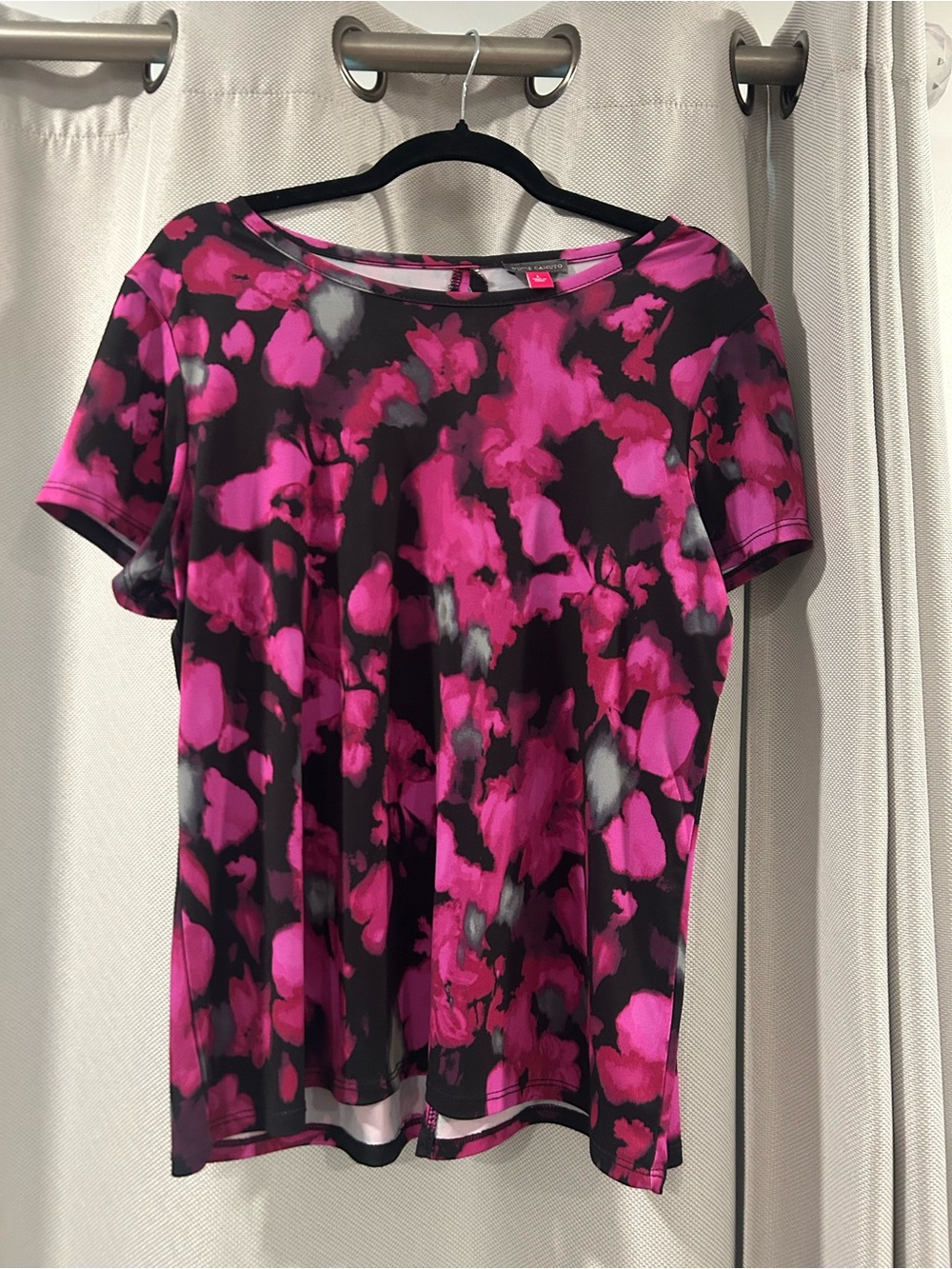 Vince Camuto Pink and Black Floral Short Sleeve Tee